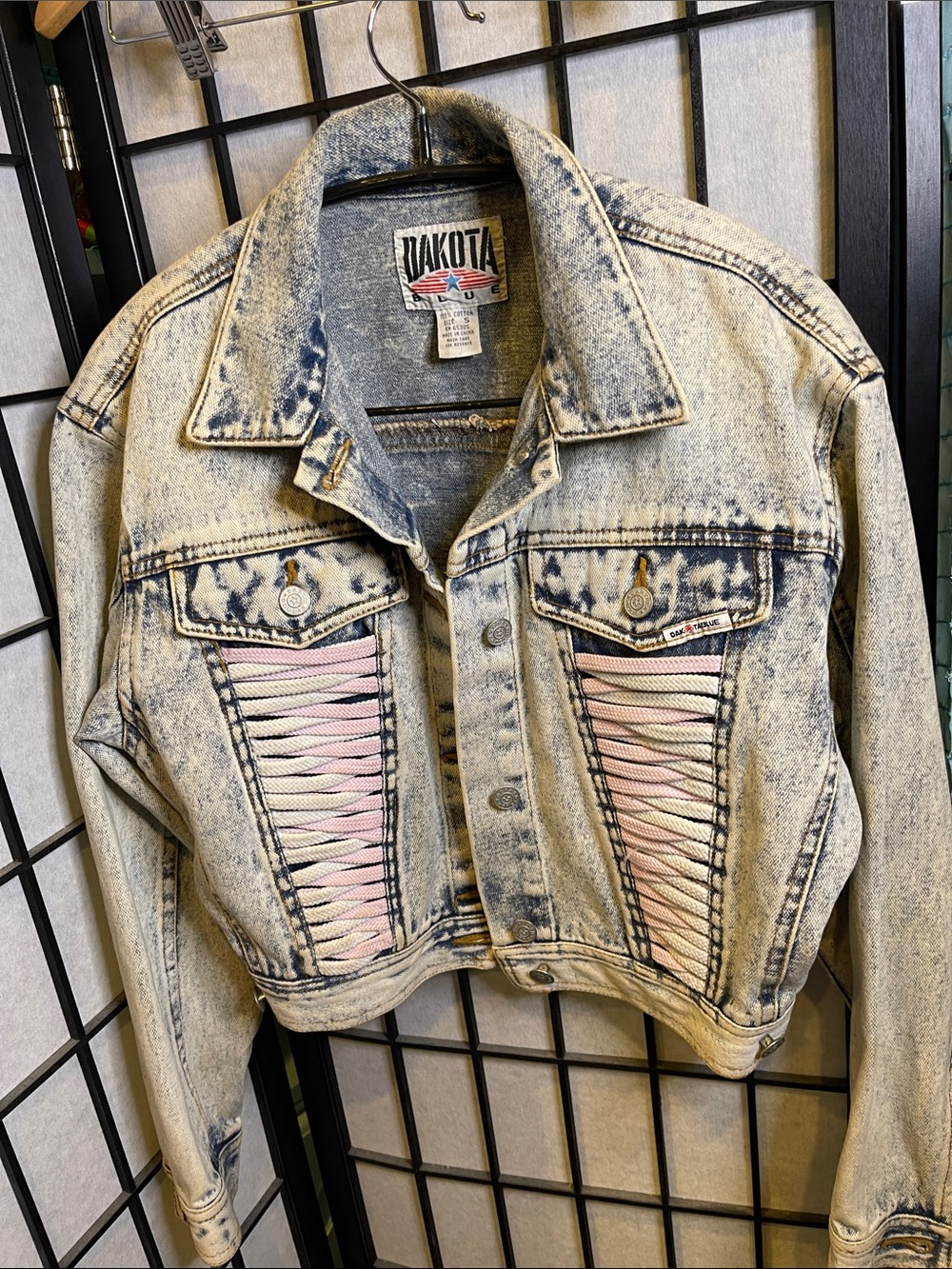 Dakota Blue   Standard vintage cropped acid-wash denim jacket.